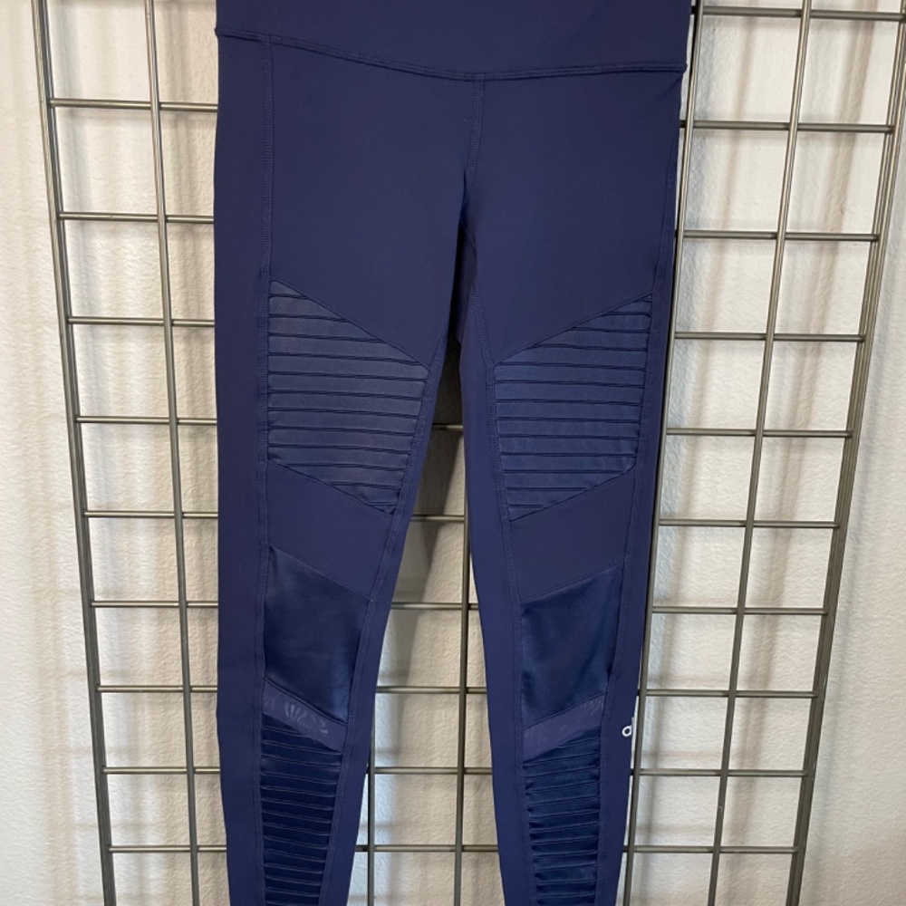 ALO YOGA 7/8 Mid-Waist Moto Legging, sz XS, Navy